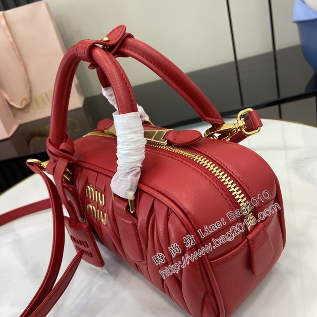 miumiu繆繆專櫃最新款小羊皮保齡球包手提肩背包 jh2539型號：5BB142